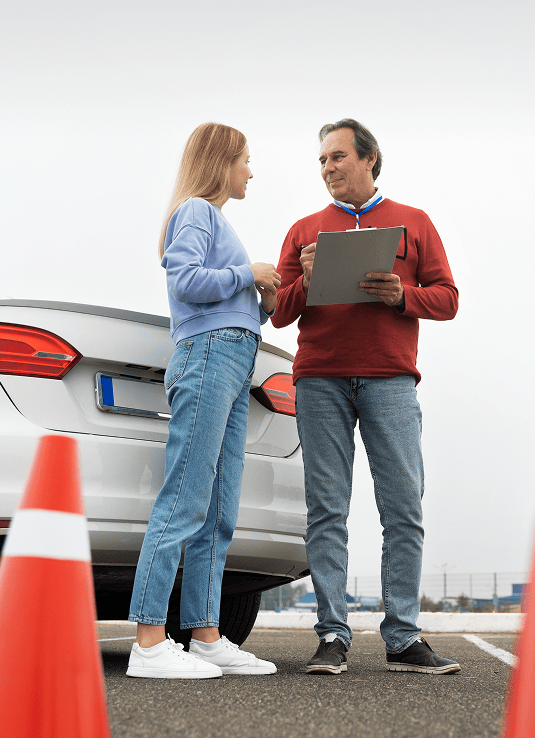 Ausbildungsberatung im Auto- und Motorrad-Fahrschule, professionelle Unterstützung beim Führerscheinerwerb.